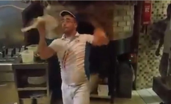 El pizzero que hace magia con la masa