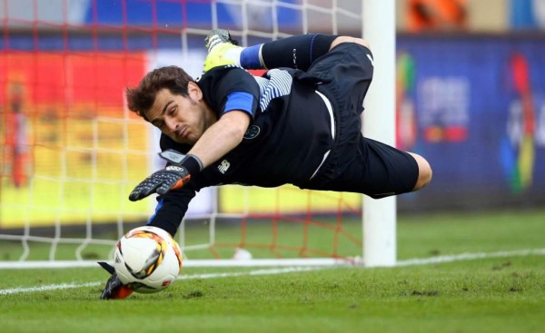Iker Casillas encaja su primer gol en la Liga portuguesa