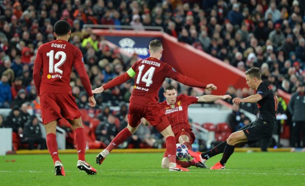 Liverpool (United Kingdom), 11/03/2020.- Marcos Llorente (R) of Atletico sores his second goal during the UEFA Champions League Round of 16, second leg match between Liverpool FC and Atletico Madrid in Liverpool, Britain, 11 March 2020. (Liga de Campeones, Reino Unido) EFE/EPA/PETER POWELL