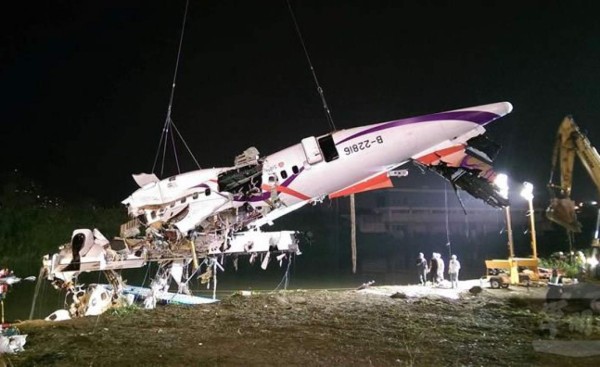 Aumentan a 31 los muertos en el accidente de avión en Taiwán