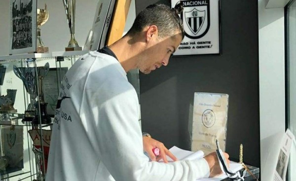 ¡De lujo! Cristiano Ronaldo visitó al Nacional, club donde milita el hondureño Bryan Róchez