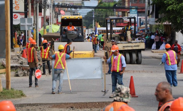 Por fin inicia pavimentación de calle al hospital progreseño