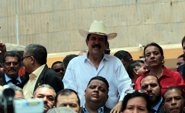 Zelaya pide que se abra investigación por supuesto uso de recursos del IHSS