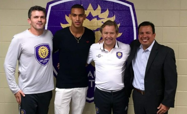 Devron García: 'Es un sueño realizado estar al lado de Kaká”