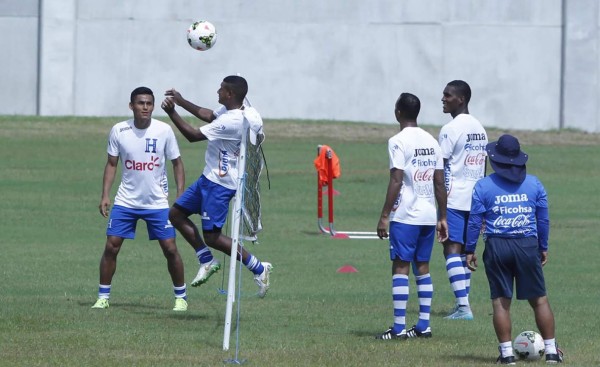 Honduras recupera fuerzas tras el duelo ante México