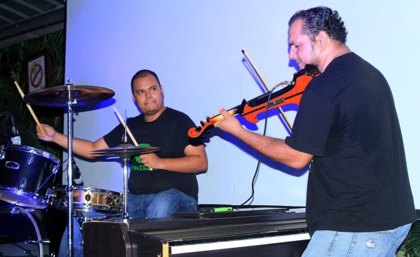 Sampedranos rinden tributo a Gustavo Cerati