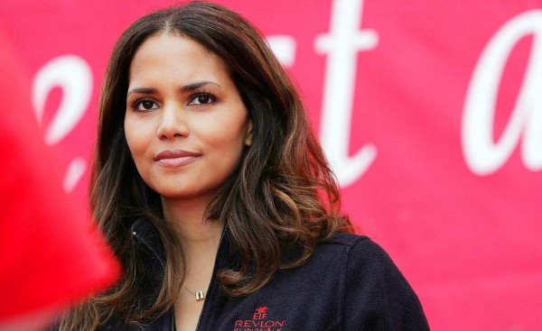 Luchadora de UFC demanda a la actriz Halle Berry