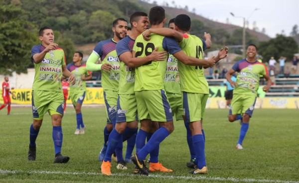 Real de Minas y Juan Ramón Mejía hunden en el sótano a la Real Sociedad