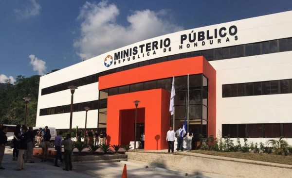 En celular de hondureño hallan pornografía infantil