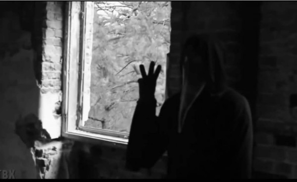 Un video macabro con mensaje oculto es furor en las redes