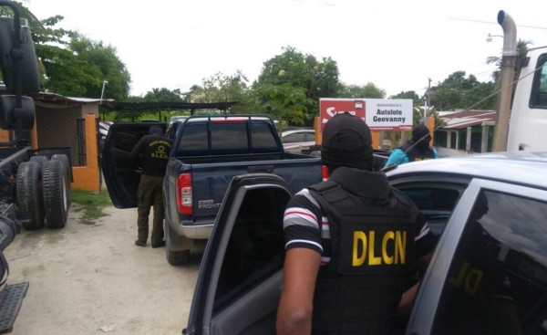 Cae dueño de autolote con fusil lanzagranadas