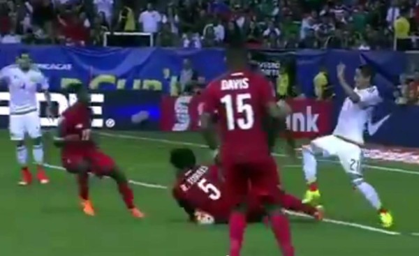 VIDEO: ¡Otro escándalo! penal regalado a México ante Panamá