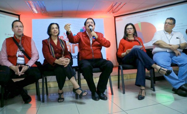 Mel Zelaya dice que Nasralla ganó elecciones, según conteo de la Alianza