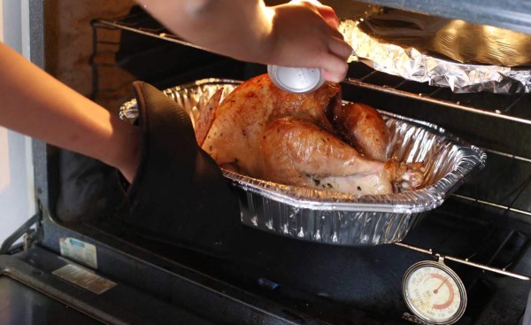 Cocine de forma segura el festín del Día de Acción de Gracias