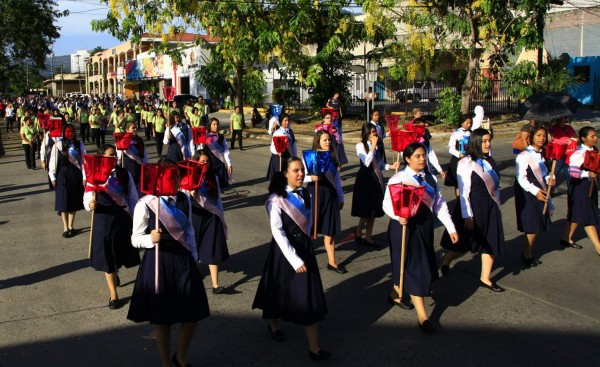 Católicos celebran día de la Virgen María Auxiliadora