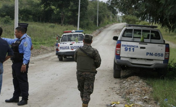 Hallan cadáver de hombre dentro de bolsas en calle cercana a colonia El Roble
