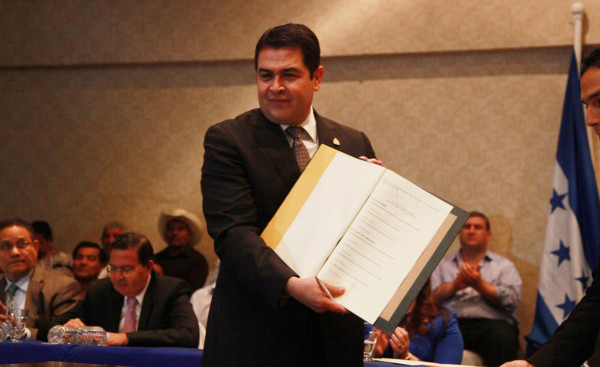 Sectores del país firman el Pacto por Honduras con Juan Orlando