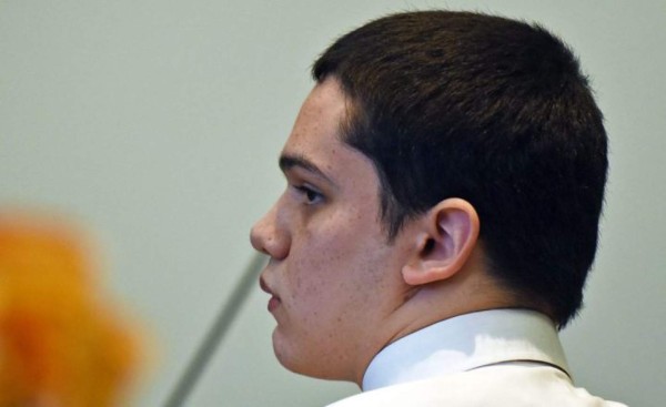 Lo acusan de decapitar a compañero de clases en ataque de celos