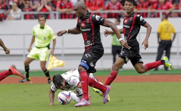 Jerry Palacios y su amarga despedida del Alajuelense