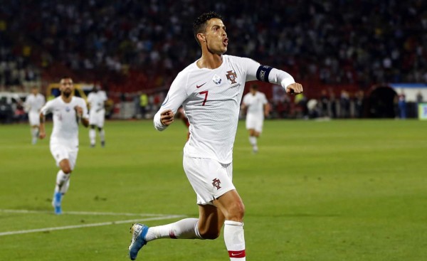 Cristiano Ronaldo celebrando su gol contra Serbia. Foto AFP