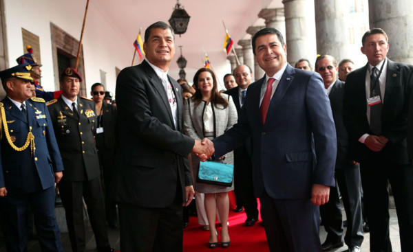 Presidente de Honduras se reúne con Correa en Ecuador