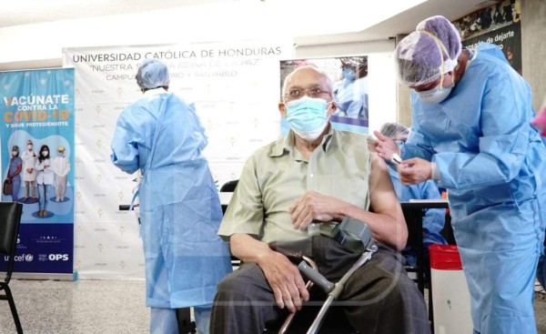 Salud anuncia grupos priorizados para recibir 228,560 dosis de vacunas