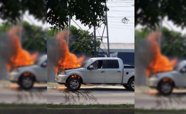 VIDEO: Lujoso vehículo se incendia en la 'Vuelta del Cura'
