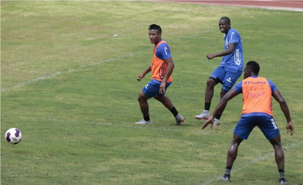 Los legionarios no descansan en la Selección de Honduras