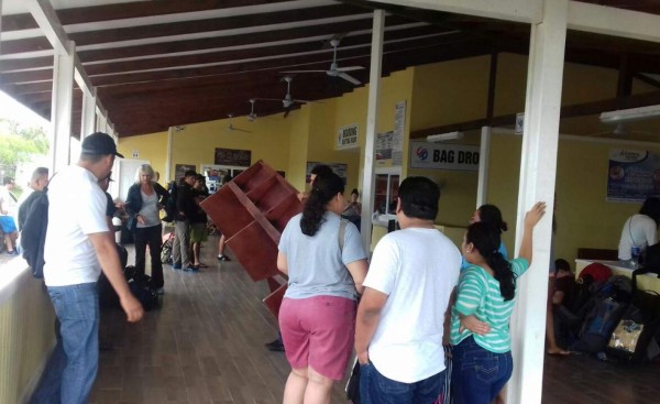 Vuelve la tranquilidad en Islas de la Bahía tras el paso de Earl