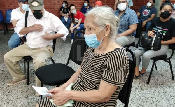 Vacunarán a adultos entre 65 y 70 años a partir del lunes en San Pedro Sula