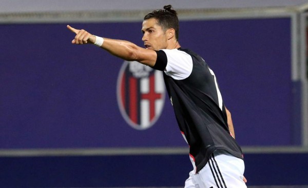 Cristiano Ronaldo marcó de penal con la Juventus ante el Bologna. Foto EFE