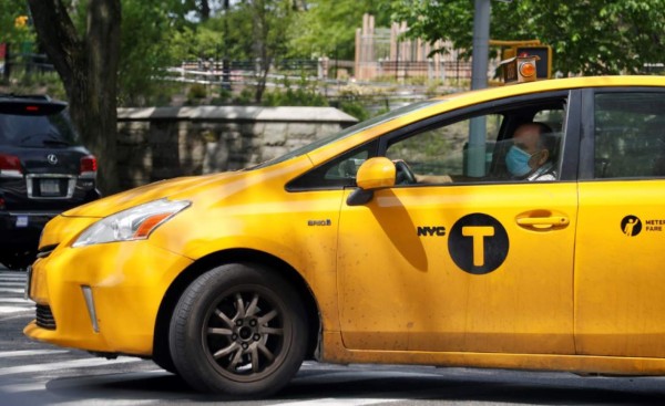 Taxistas y trabajadores de restaurantes, elegibles para vacuna contra el covid-19 en Nueva York