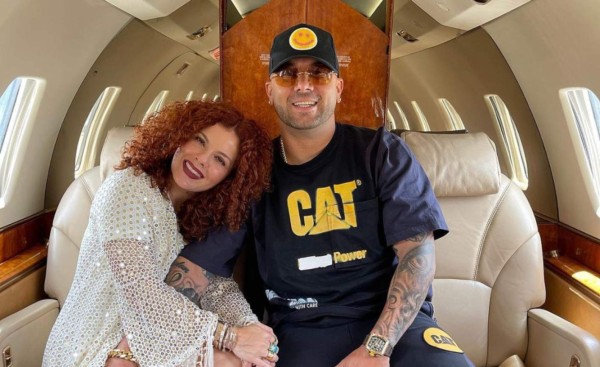 ¡En el día del padre! Wisin y su esposa anuncian que esperan a su cuarto hijo