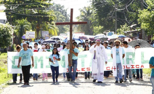 Hondureños marchan 'por la vida” en la Rivera Hernández