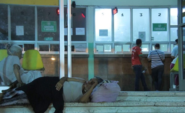 El drama dentro y fuera de la emergencia del Mario Rivas