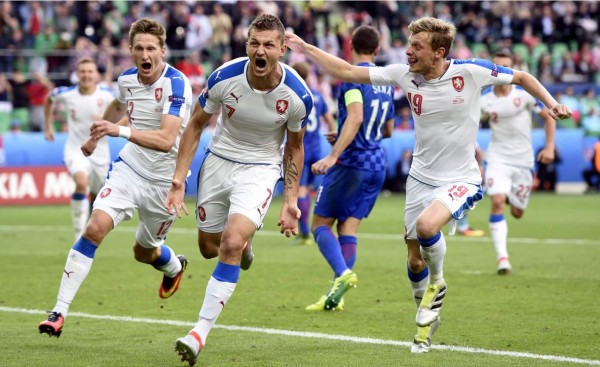 República Checa salva empate de penal en descuento ante Croacia