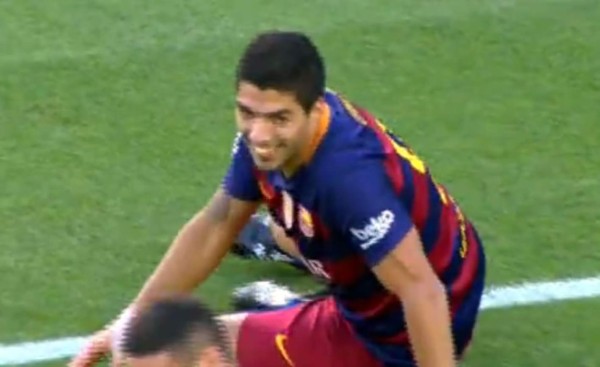 VIDEO: El increíble fallo de Luis Suárez con la portería vacía