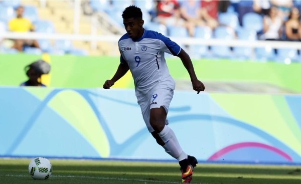 El bonito gesto del 'Choco' Lozano con el portero de Argelia