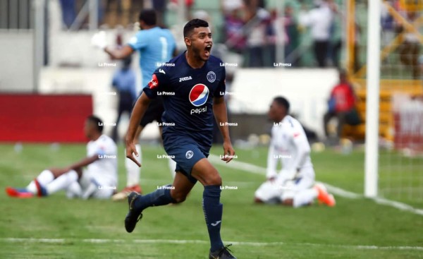 Marcelo Pereira marcó dos goles en el primer tiempo de la final contra Olimpia.