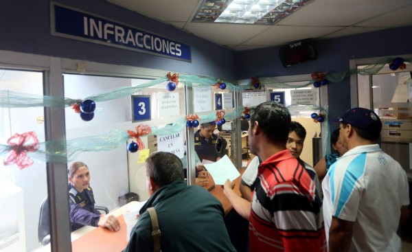 L56 millones dejan multas de tránsito al Estado