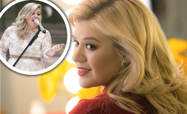 Kelly Clarkson muestra con orgullo sus curvas