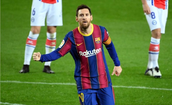 Messi se exhibe y Barcelona golea al Alavés antes de recibir al PSG