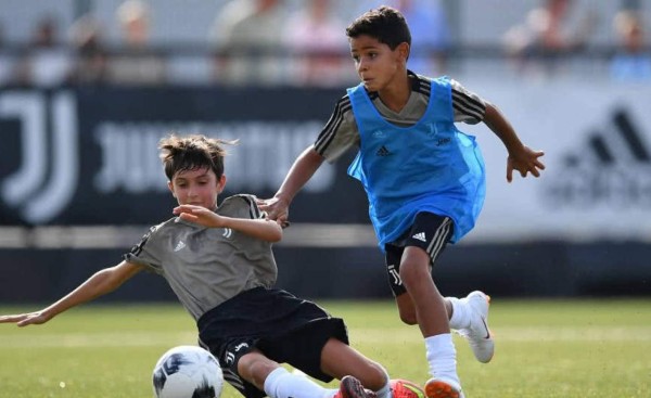 Video: Hijo de Cristiano debuta con la Juventus y se luce con cuatro goles