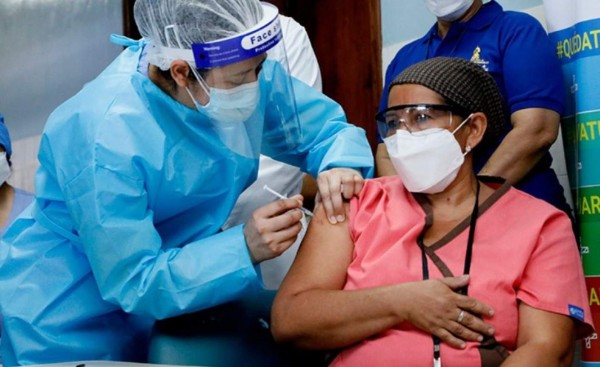 Honduras envía a Panamá 50 muestras para detectar variantes de coronavirus