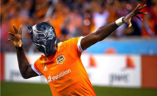 Colombiano Yerson Gutiérrez del Honduras Progreso celebra gol como la 'Pantera' Alberth Elis