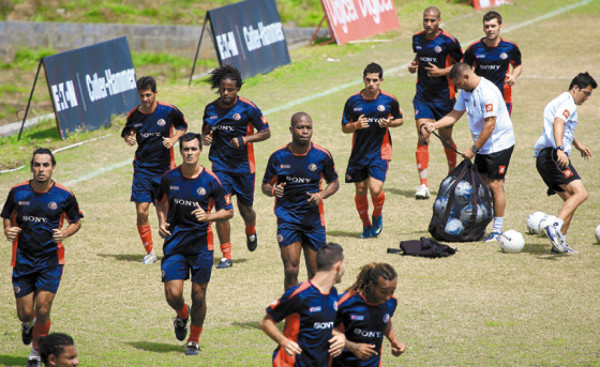 Rodrigo Kenton ya definió el equipo titular