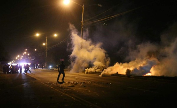 Violenta protesta contra peajes en salida de El Progreso