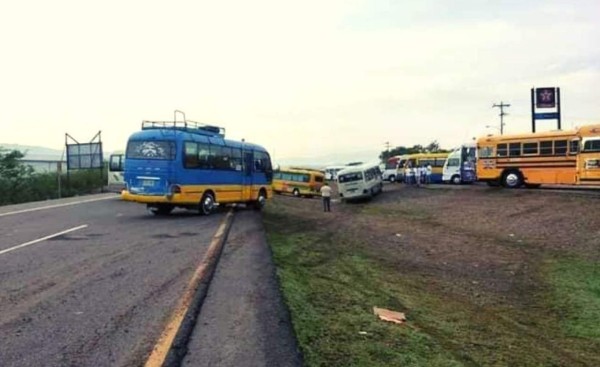 Gobierno promete pago de bonos a transportistas hondureños