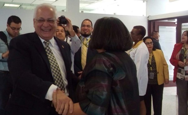 Juramentan al nuevo rector interino de la Unah