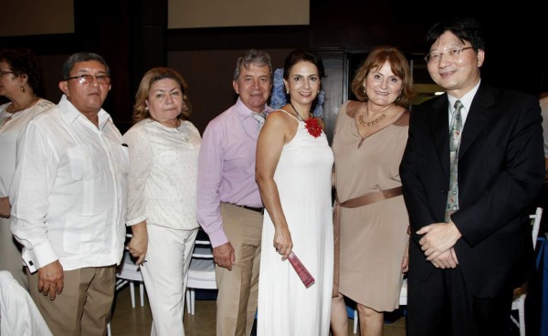 Rennée Ruiz y Gustavo Canahuati se prometen amor